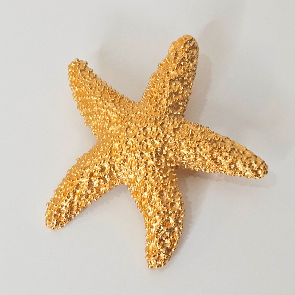 Vintage textured gold tone star fish brooch pin unsigned
